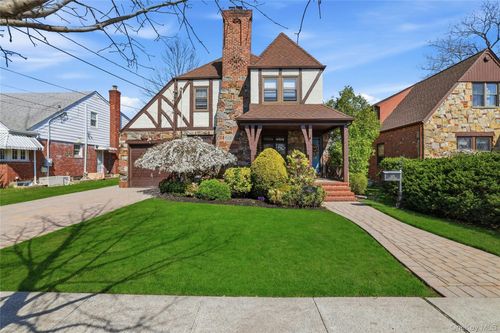 628 Concord Avenue, North Hempstead, NY, 11596 | Card Image