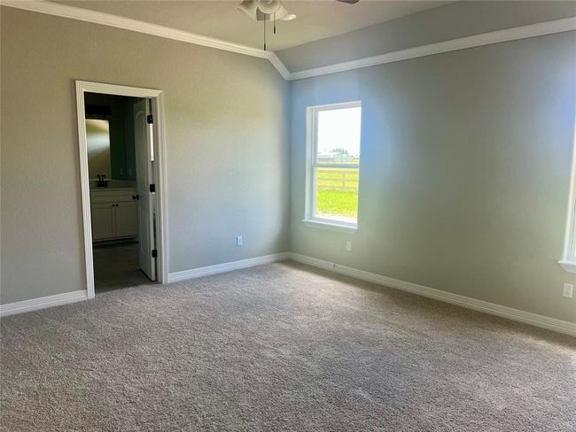 643 Longhorn Trl, House other with 4 bedrooms, 2 bathrooms and 2 parking in Angleton TX | Image 8