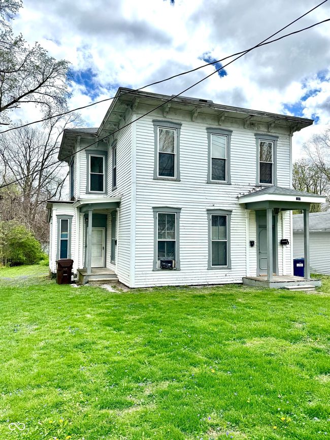 italianate house featuring a front lawn | Image 23
