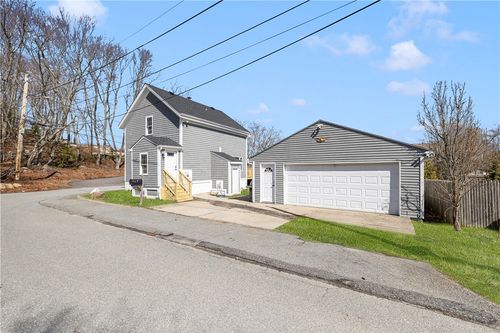 2 Birch St, Tiverton, RI, 02878-1414 | Card Image