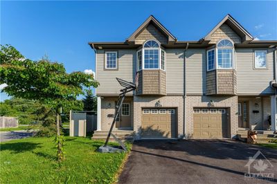 298 Macoun Cir, Townhouse with 3 bedrooms, 3 bathrooms and 2 parking in Ottawa ON | Image 1