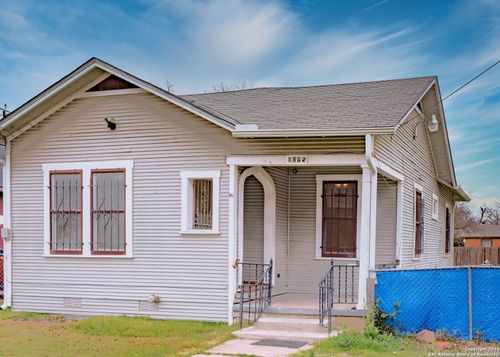 2015 W Houston St, San Antonio, TX, 78207-3420 | Card Image