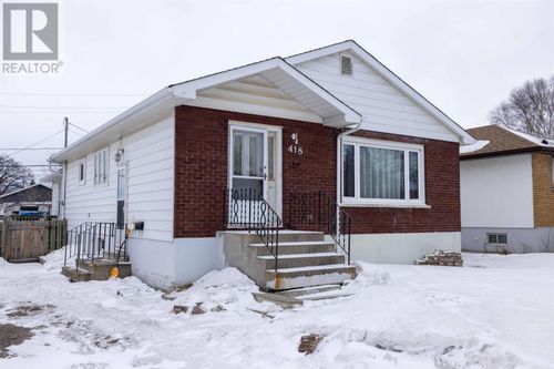 418 Edward St N, Thunder Bay, ON, P7C4P4 | Card Image