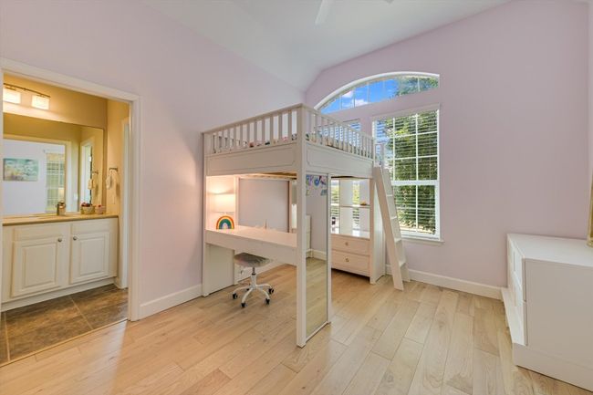 Extra bedroom 2 connected to a shared bath. | Image 23