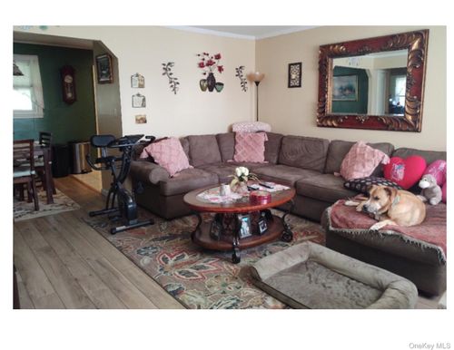 2272 Oxford St, East Meadow, NY, 11554-2534 | Card Image