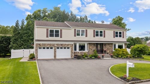 16 Trinity Pl, East Hanover, NJ, 07936-3326 | Card Image