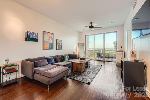 unit-2002-333 W Trade St, Charlotte, NC, 28202-1956 | Card Image