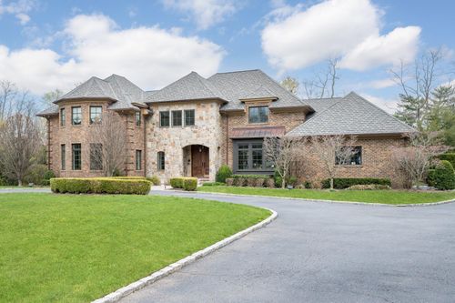 24 The Pnes, Old Westbury, NY, 11568-1127 | Card Image