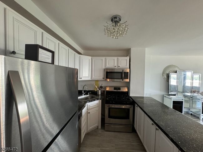 APT-10H - 285 Aycrigg Ave, Townhouse with 1 bedrooms, 1 bathrooms and null parking in Passaic NJ | Image 6