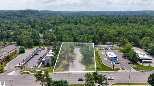 1818 N Us Highway 31 N, Traverse City, MI, 49686-3774 | Card Image