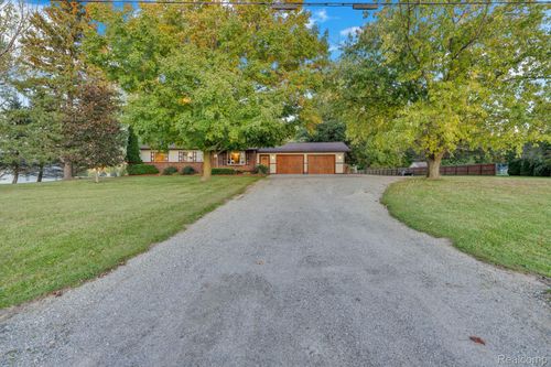 11056 Irish Rd, Otisville, MI, 48463-9428 | Card Image