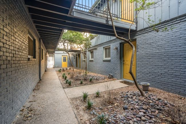 APT-110 - 3815 Guadalupe St, Condo with 2 bedrooms, 1 bathrooms and 2 parking in Austin TX | Image 18