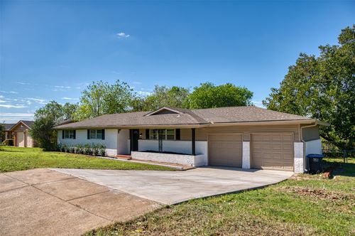 4516 Rolling Hills Dr, Fort Worth, TX, 76119-4558 | Card Image