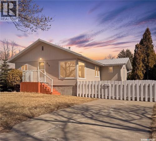 619 4th Ave Nw, Swift Current, SK, S9H0V7 | Card Image