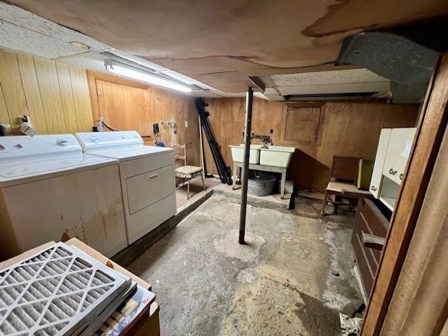 Lower level laundry room | Image 17
