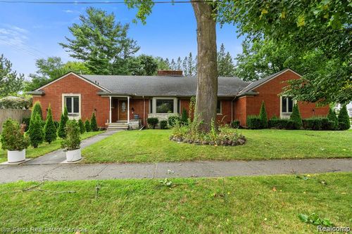 195 Kercheval Ave, Grosse Pointe Farms, MI, 48236-3626 | Card Image