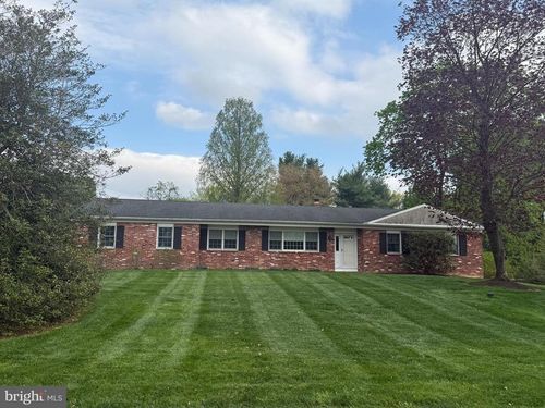 98 Valley Dr, Furlong, PA, 18925-1031 | Card Image