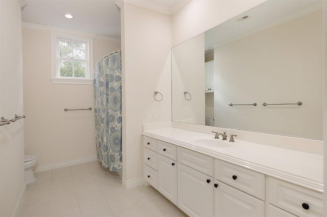 Light filled bathroom - everything has been impeccably maintained | Image 36