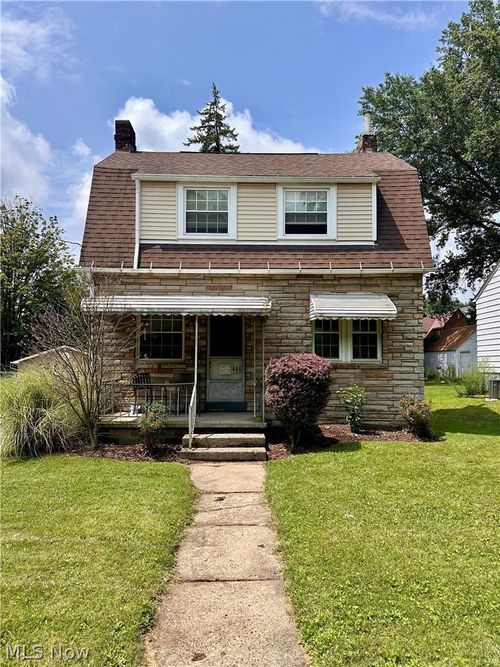 466 Watson St, Akron, OH, 44305-2947 | Card Image