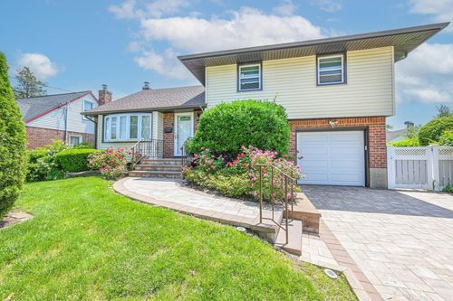 652 Shady St, Hempstead, NY, 11550-2915 | Card Image