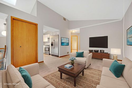 885 70th Ave N, Brooklyn Center, MN, 55430-1251 | Card Image