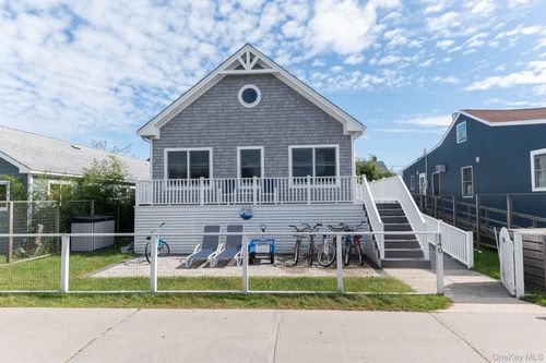 140 Bungalow Walk, Islip, NY, 11770 | Card Image