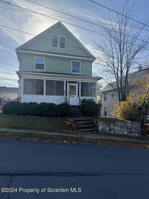 208 E Warren St, Dunmore, PA, 18512-2466 | Card Image