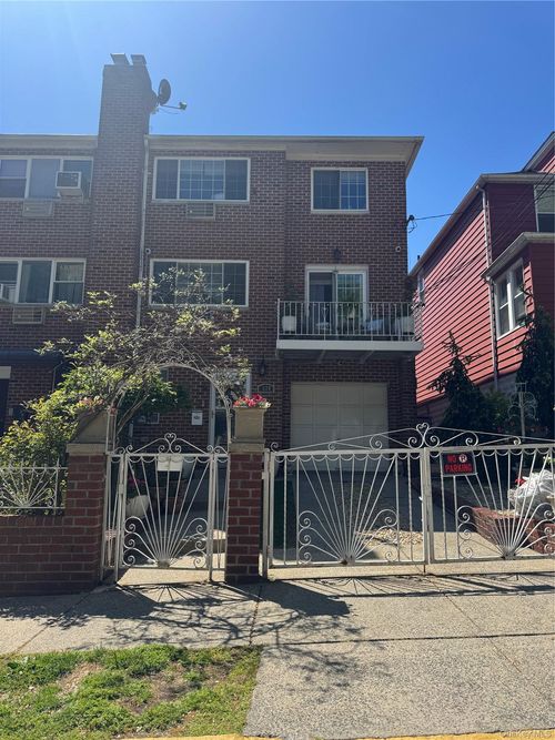220 East 235th Street, New York, NY, 10470 | Card Image