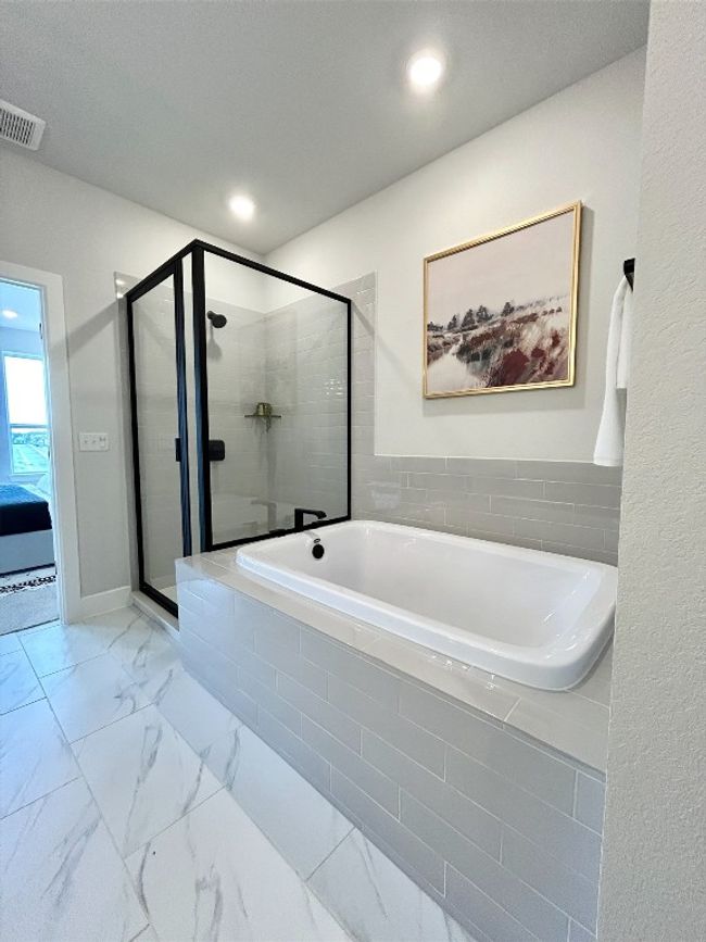 Owner's Bathroom (Staged) | Image 10