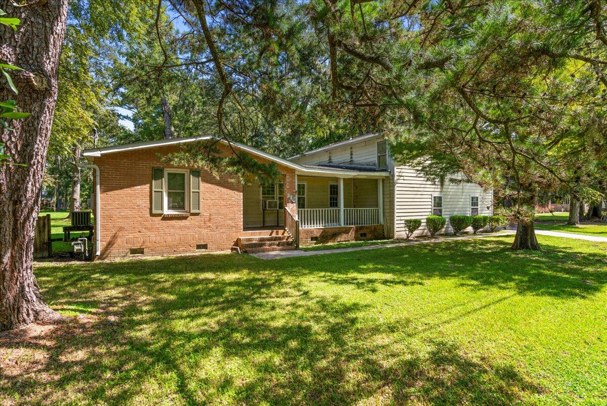 Holly St, Summerville, SC 29485