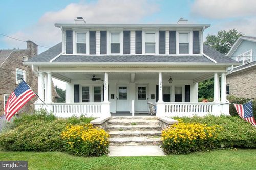 239 W Evergreen St, WEST GROVE, PA, 19390-1007 | Card Image