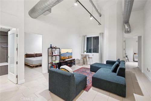 b3-939 S Broadway, LOS ANGELES, CA, 90015-1619 | Card Image