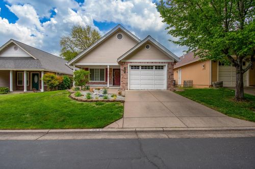 3535 S Village Dr, Medford, OR, 97504-9283 | Card Image