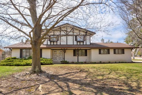 1 Harlan Ct, Frankenmuth, MI, 48734-1422 | Card Image