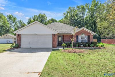 208 Willow Run Drive, House other with 3 bedrooms, 2 bathrooms and null parking in Hazel Green AL | Image 2