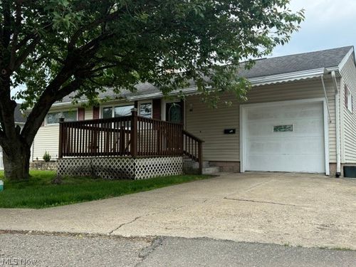 740 Ashwood Ln Ne, New Philadelphia, OH, 44663-2915 | Card Image
