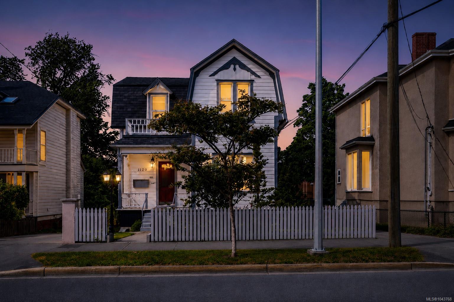 Commercial Sale in Victoria 2