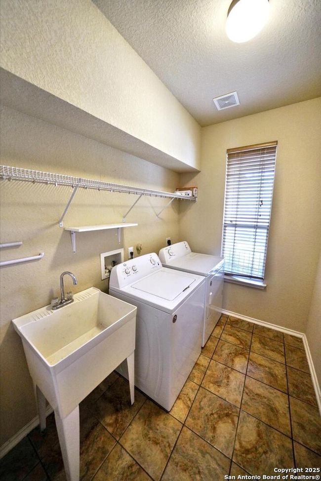 9022 Anderson Blf, House other with 5 bedrooms, 4 bathrooms and null parking in Converse TX | Image 21