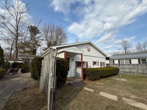 8705 E James St, White Cloud, MI, 49349-9592 | Card Image