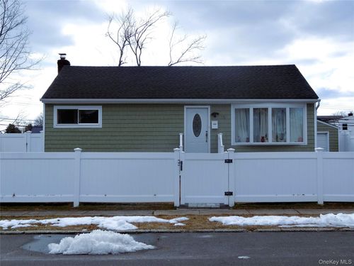 15 Penndale Dr, Amityville, NY, 11701-2025 | Card Image