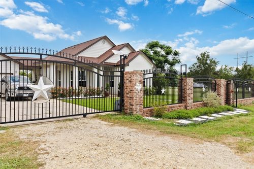 7925 Hayride Rd, Del Valle, TX, 78617-5010 | Card Image