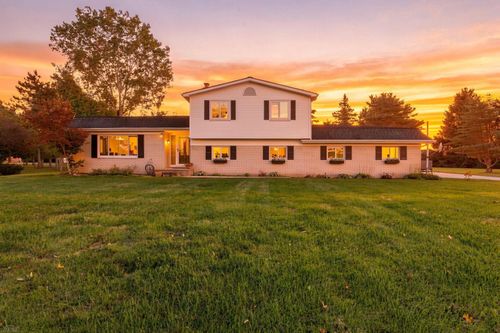 3423 Burwood Lane Lane, Oak Park, MI, 48357 | Card Image