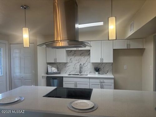 7042 E Calle Ileo, Tucson, AZ, 85710 | Card Image