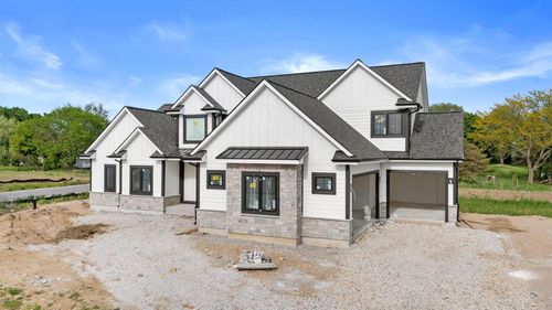 W257N5916 Autumn Way Way, Lisbon, WI, 53089 | Card Image