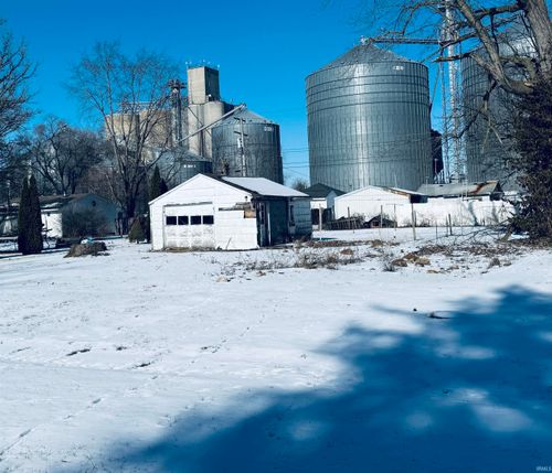 204 W Anderson St, Wolcott, IN, 47995-8088 | Card Image