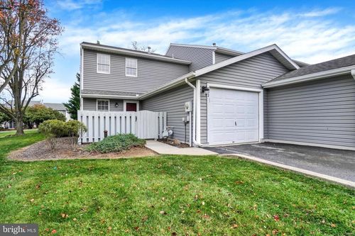 602-602 Kensington Ct, York, PA, 17402-8425 | Card Image