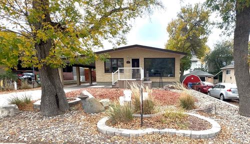 211 3 St Ne, Medicine Hat, AB, T1A5M4 | Card Image