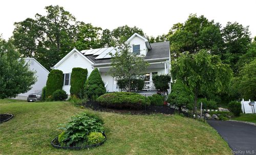 12 Walnut Ln, Middletown, NY, 10940-6800 | Card Image