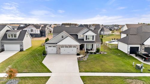 9437 Newbury Ln, Whitehouse, OH, 43571-9667 | Card Image