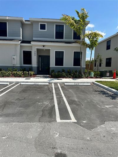 380 Ne 12th St, Townhouse with 3 bedrooms, 2 bathrooms and null parking in Florida City FL | Image 2